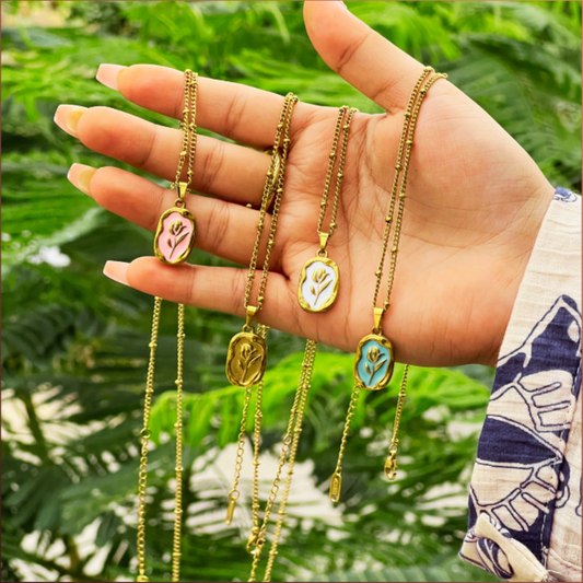 Rosá Engraved Vintage Pendant