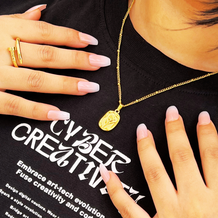 Rosá Engraved Vintage Pendant