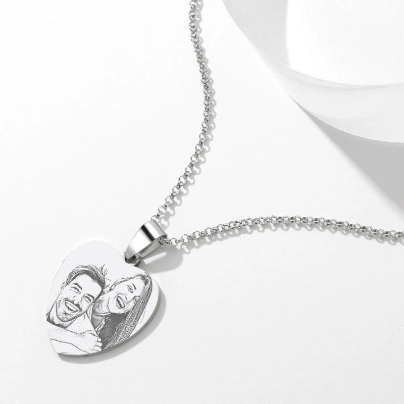 Personalized Heart-Shaped Photo Necklace Engraved Pendant Necklace
